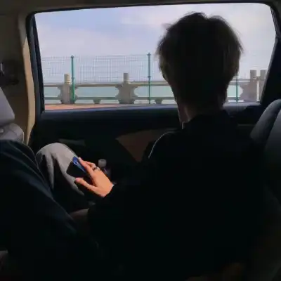 仰映容